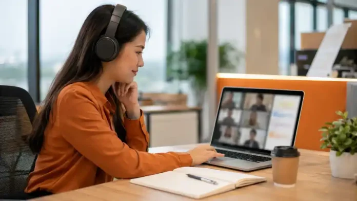 Nhân viên văn phòng Việt dùng AI ghi chú trong cuộc họp trực tuyến