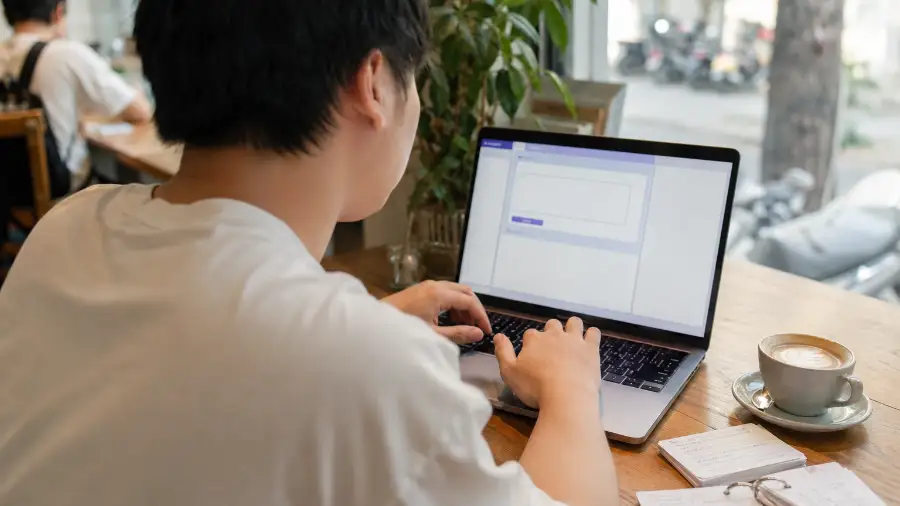 Dùng AI để học — sinh viên tự kiểm tra bằng câu hỏi từ ChatGPT