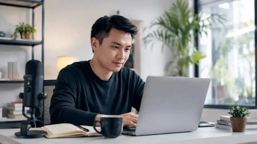 Bán khoá học online với Kit Commerce 2026 (không cần Shopify) 2 Creator Việt chuẩn bị khoá học online để bán qua Kit Commerce